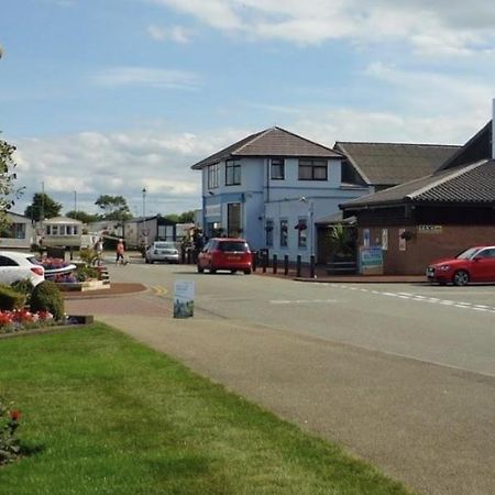 Lisa And Laddy Caravan Hire Meliden Exterior photo